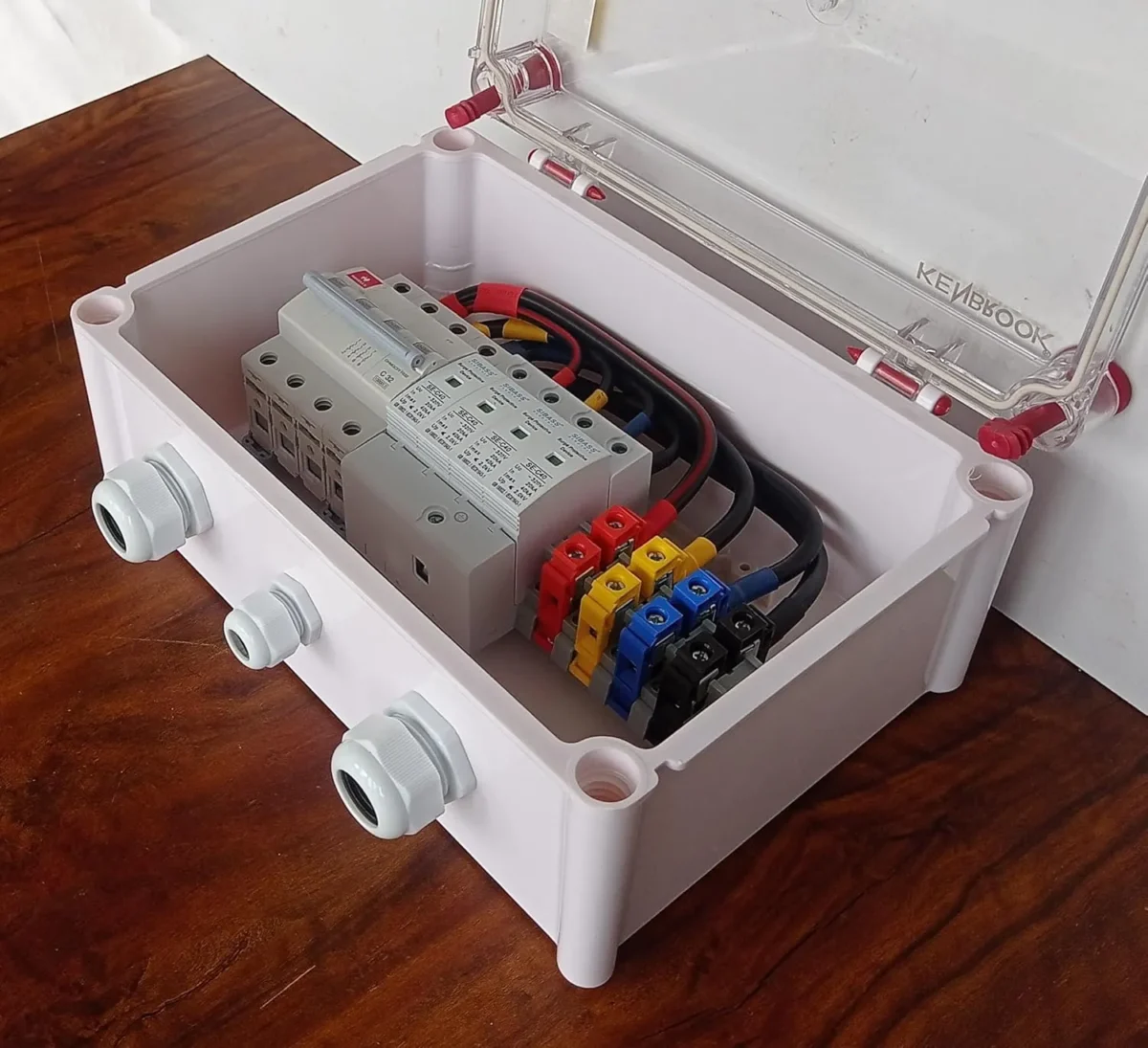 Kenbrook ACDB Three Phase – Inbuilt Havells 32A AC MCB & Sibass 320V AC SPD (5kW – 14kW, 3Ph 32A HVL) - Image 3